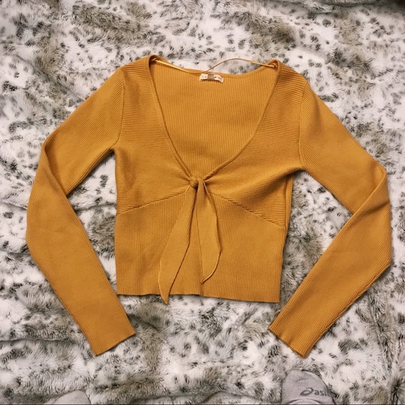 PacSun Tops - NWOT PACSUN ☆ YELLOW CROP SWEATER